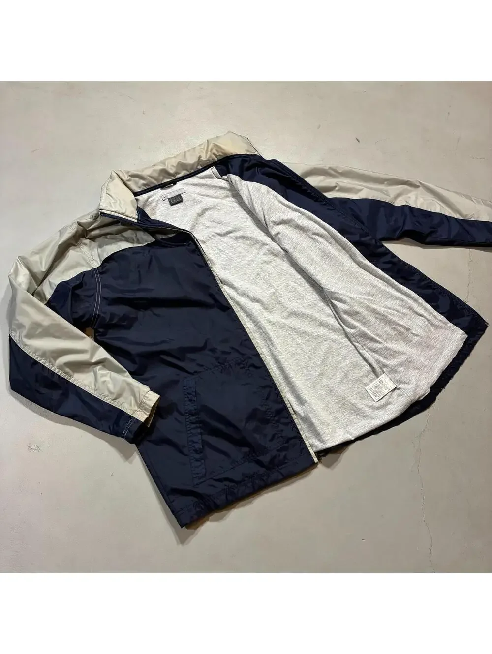 vintage nike 900 hooded windbreaker navy cream - Picture 3 of 9